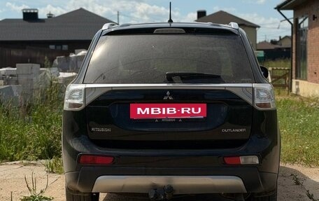 Mitsubishi Outlander III рестайлинг 3, 2014 год, 1 640 000 рублей, 2 фотография