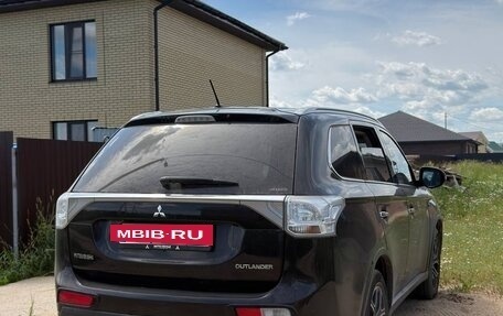 Mitsubishi Outlander III рестайлинг 3, 2014 год, 1 640 000 рублей, 4 фотография