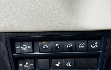 Toyota Sequoia, 2024 год, 11 200 000 рублей, 23 фотография
