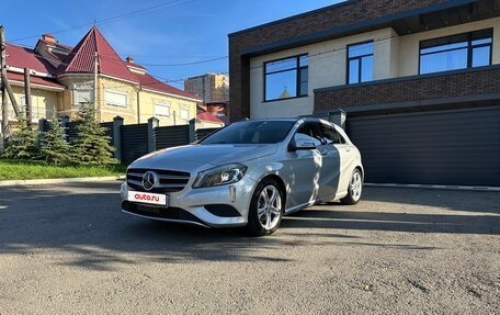 Mercedes-Benz A-Класс, 2015 год, 1 350 000 рублей, 2 фотография