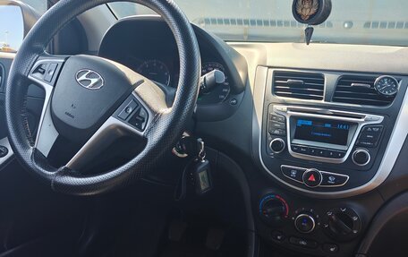 Hyundai Solaris II рестайлинг, 2015 год, 999 000 рублей, 17 фотография