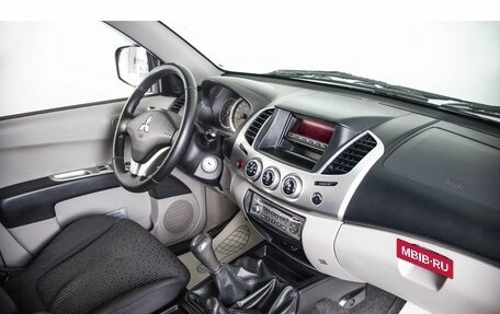 Mitsubishi L200 IV рестайлинг, 2012 год, 1 649 000 рублей, 10 фотография