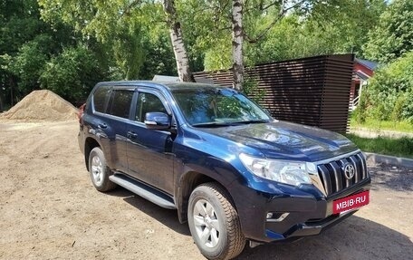 Toyota Land Cruiser Prado 150 рестайлинг 2, 2017 год, 5 350 000 рублей, 3 фотография