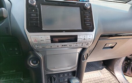 Toyota Land Cruiser Prado 150 рестайлинг 2, 2017 год, 5 350 000 рублей, 9 фотография
