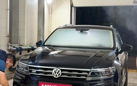 Volkswagen Tiguan II, 2018 год, 2 300 000 рублей, 1 фотография