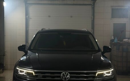 Volkswagen Tiguan II, 2018 год, 2 300 000 рублей, 3 фотография