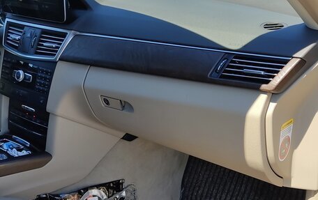 Mercedes-Benz E-Класс, 2011 год, 2 000 000 рублей, 15 фотография