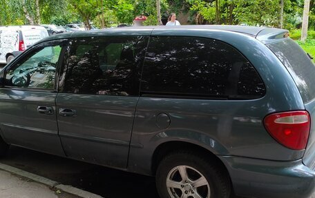 Chrysler Town & Country IV, 2002 год, 700 000 рублей, 8 фотография
