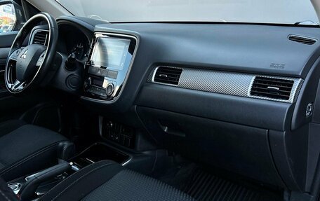 Mitsubishi Outlander III рестайлинг 3, 2018 год, 1 898 600 рублей, 7 фотография