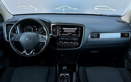 Mitsubishi Outlander III рестайлинг 3, 2018 год, 1 898 600 рублей, 6 фотография