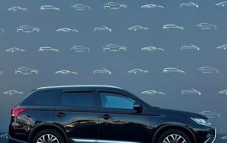 Mitsubishi Outlander III рестайлинг 3, 2018 год, 1 898 600 рублей, 11 фотография