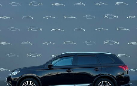 Mitsubishi Outlander III рестайлинг 3, 2018 год, 1 898 600 рублей, 12 фотография