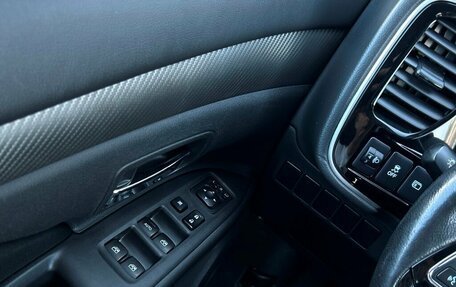 Mitsubishi Outlander III рестайлинг 3, 2018 год, 1 898 600 рублей, 18 фотография