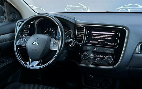Mitsubishi Outlander III рестайлинг 3, 2018 год, 1 898 600 рублей, 14 фотография