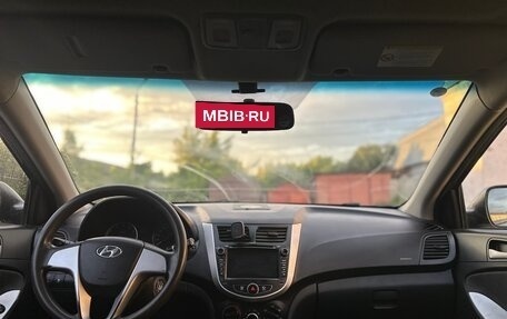 Hyundai Solaris II рестайлинг, 2011 год, 500 000 рублей, 8 фотография
