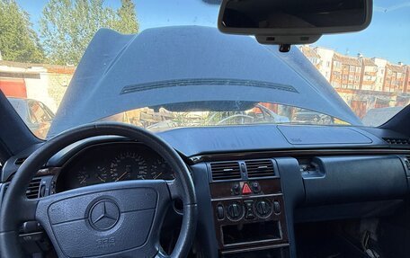 Mercedes-Benz E-Класс, 1995 год, 100 000 рублей, 5 фотография