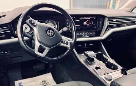 Volkswagen Touareg III, 2018 год, 3 550 000 рублей, 21 фотография