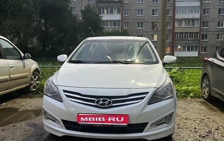 Hyundai Solaris II рестайлинг, 2015 год, 1 050 000 рублей, 1 фотография