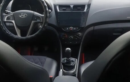Hyundai Solaris II рестайлинг, 2015 год, 1 050 000 рублей, 6 фотография