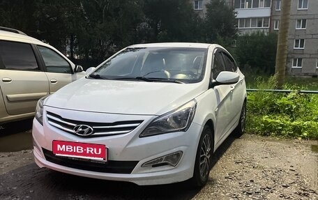 Hyundai Solaris II рестайлинг, 2015 год, 1 050 000 рублей, 2 фотография