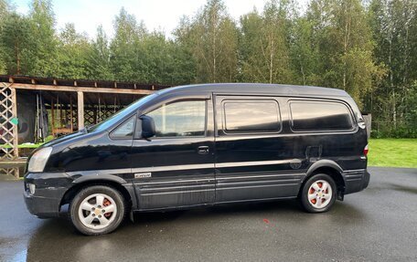 Hyundai H-1 II рестайлинг, 2006 год, 395 000 рублей, 21 фотография