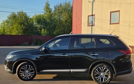Mitsubishi Outlander III рестайлинг 3, 2016 год, 1 950 000 рублей, 2 фотография