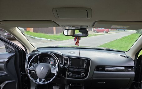 Mitsubishi Outlander III рестайлинг 3, 2016 год, 1 950 000 рублей, 5 фотография