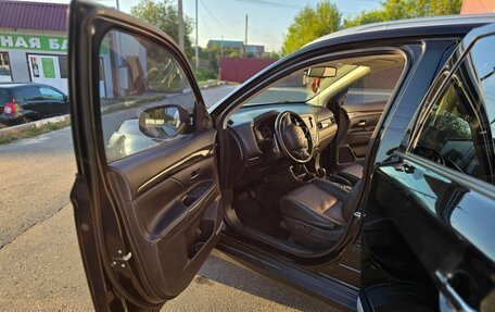 Mitsubishi Outlander III рестайлинг 3, 2016 год, 1 950 000 рублей, 11 фотография