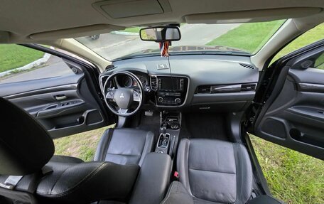 Mitsubishi Outlander III рестайлинг 3, 2016 год, 1 950 000 рублей, 14 фотография