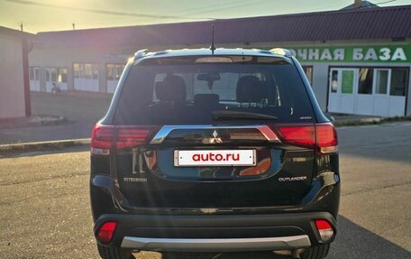 Mitsubishi Outlander III рестайлинг 3, 2016 год, 1 950 000 рублей, 4 фотография