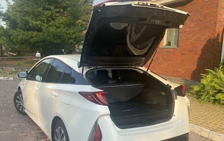 Toyota Prius IV XW50, 2020 год, 2 670 000 рублей, 11 фотография