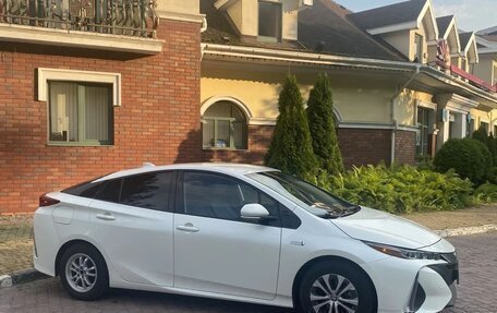 Toyota Prius IV XW50, 2020 год, 2 670 000 рублей, 6 фотография
