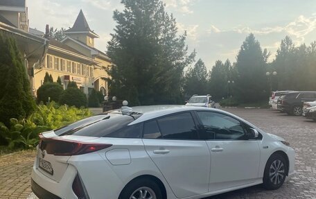 Toyota Prius IV XW50, 2020 год, 2 670 000 рублей, 12 фотография