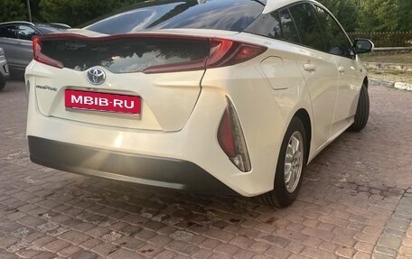 Toyota Prius IV XW50, 2020 год, 2 670 000 рублей, 7 фотография