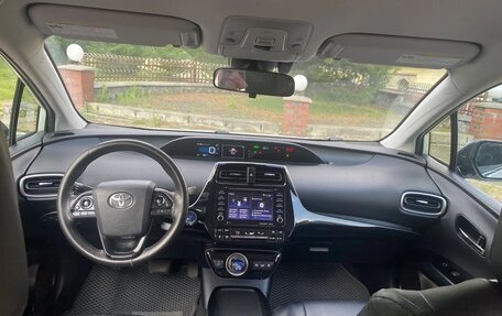 Toyota Prius IV XW50, 2020 год, 2 670 000 рублей, 13 фотография