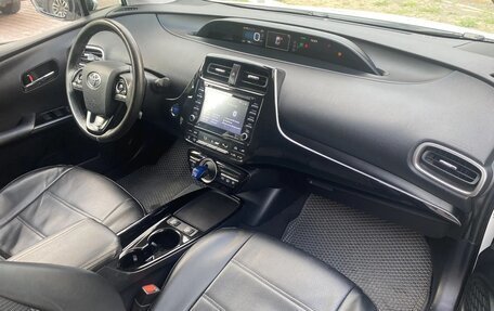 Toyota Prius IV XW50, 2020 год, 2 670 000 рублей, 15 фотография