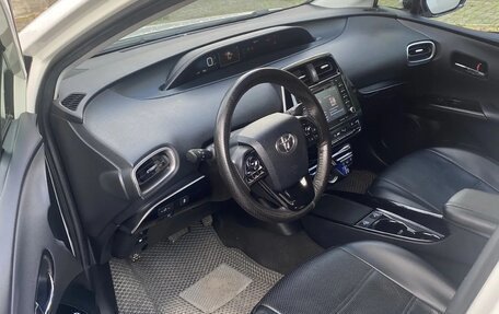 Toyota Prius IV XW50, 2020 год, 2 670 000 рублей, 14 фотография