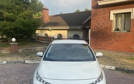 Toyota Prius IV XW50, 2020 год, 2 670 000 рублей, 5 фотография