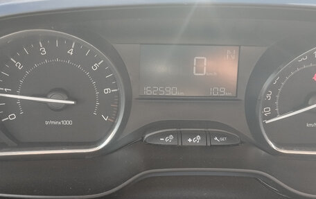 Peugeot 2008 II, 2014 год, 900 000 рублей, 6 фотография