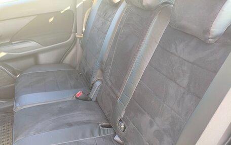 Mitsubishi Outlander III рестайлинг 3, 2014 год, 1 350 000 рублей, 3 фотография