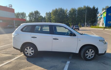 Mitsubishi Outlander III рестайлинг 3, 2014 год, 1 350 000 рублей, 2 фотография