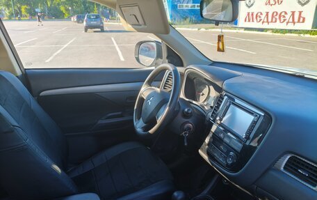 Mitsubishi Outlander III рестайлинг 3, 2014 год, 1 350 000 рублей, 5 фотография