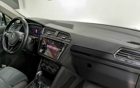 Volkswagen Tiguan II, 2019 год, 2 740 000 рублей, 20 фотография