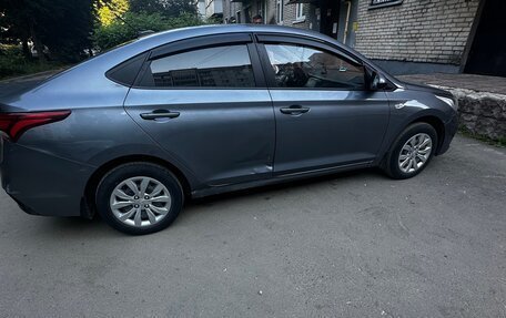 Hyundai Solaris II рестайлинг, 2018 год, 910 000 рублей, 4 фотография