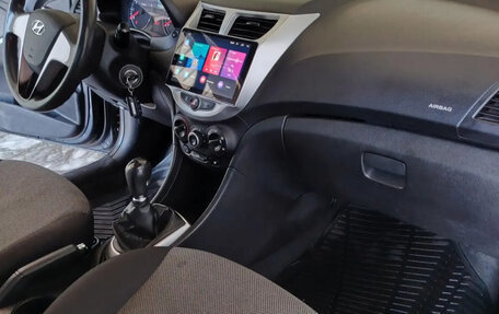 Hyundai Solaris II рестайлинг, 2013 год, 555 000 рублей, 9 фотография