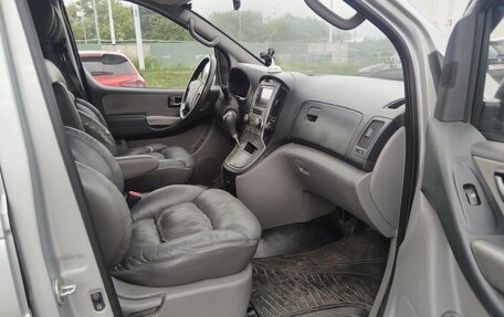 Hyundai Grand Starex Grand Starex I рестайлинг 2, 2010 год, 800 000 рублей, 17 фотография