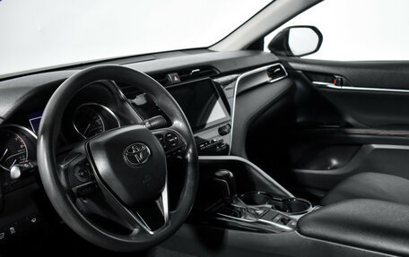 Toyota Camry, 2020 год, 1 950 000 рублей, 10 фотография