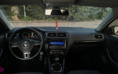 Volkswagen Jetta VI, 2011 год, 850 000 рублей, 7 фотография