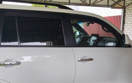 Toyota Land Cruiser 200, 2010 год, 3 100 000 рублей, 14 фотография