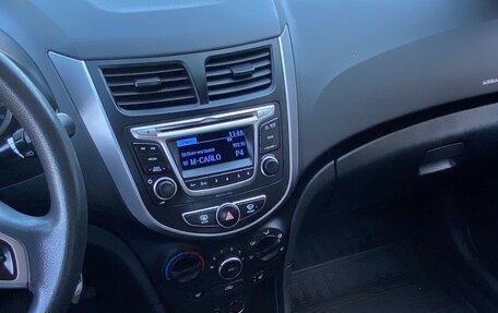 Hyundai Solaris II рестайлинг, 2015 год, 875 000 рублей, 13 фотография
